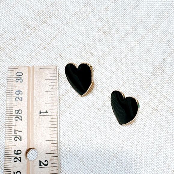 Black heart stud earrings N511 - Picture 4 of 4